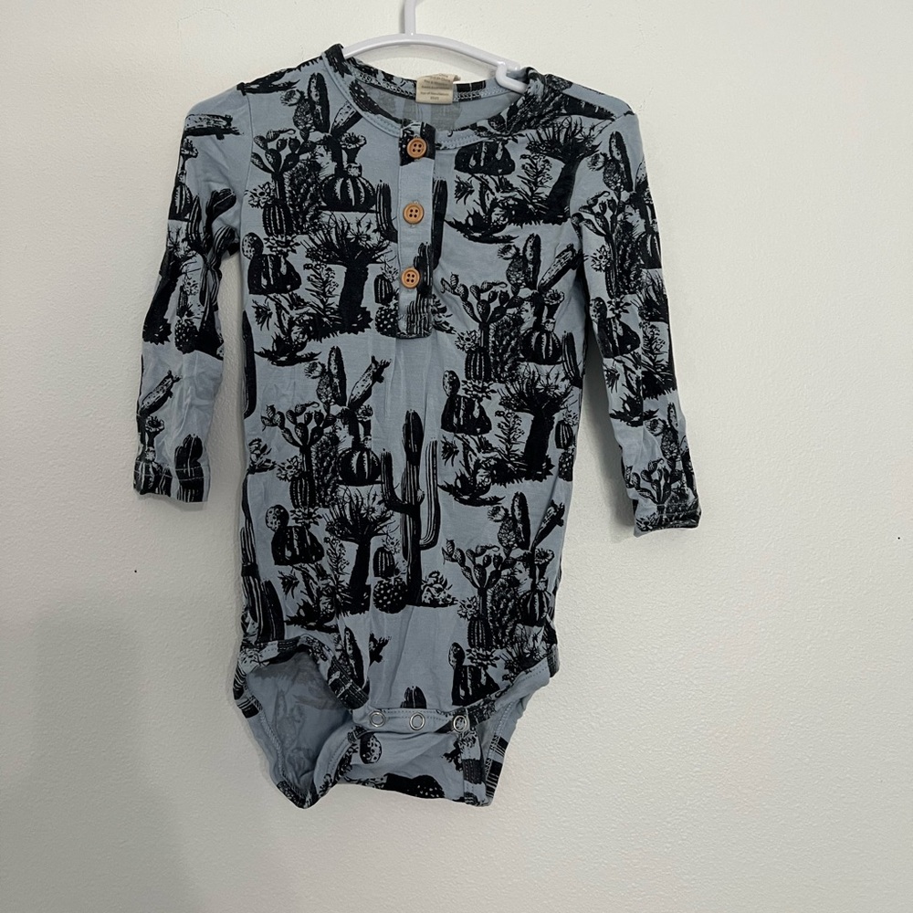 Kate quinn bamboo cactus Henley onesie 6-12 months